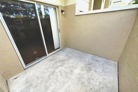 Condo in Winter Haven, Florida, 2 bedrooms № 2237625 - photo 23