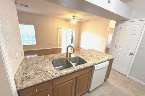 Condo in Winter Haven, Florida, 2 bedrooms № 2237625 - photo 6