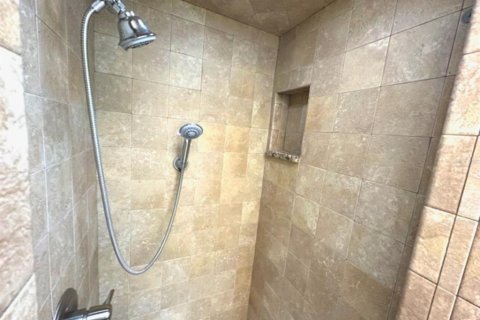 Condo in Winter Haven, Florida, 2 bedrooms № 2237625 - photo 21