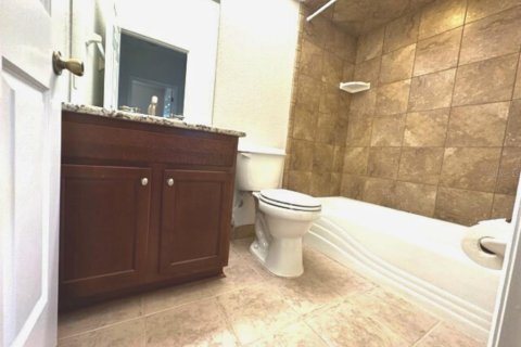 Condo in Winter Haven, Florida, 2 bedrooms № 2237625 - photo 10
