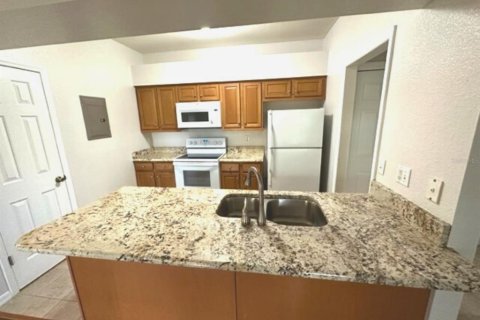 Condo in Winter Haven, Florida, 2 bedrooms № 2237625 - photo 5