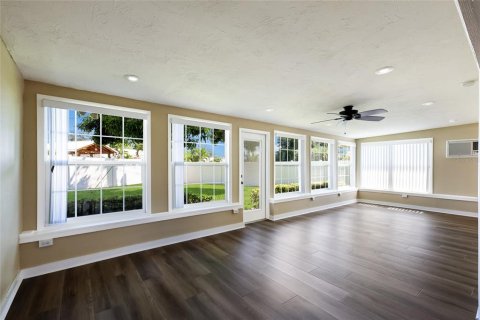 Villa ou maison à vendre à Sarasota, Floride: 2 chambres, 164.44 m2 № 2418566 - photo 10