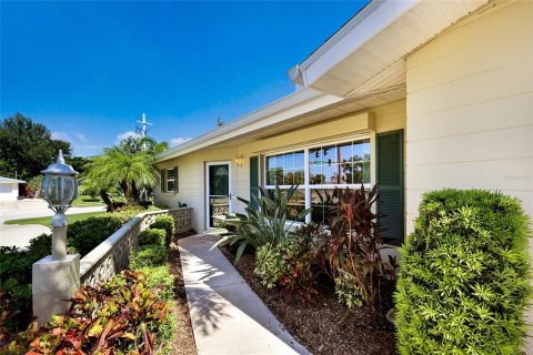 Villa ou maison à vendre à Sarasota, Floride: 2 chambres, 164.44 m2 № 2418566 - photo 5