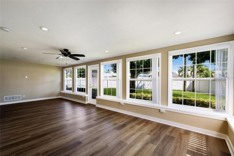 Villa ou maison à vendre à Sarasota, Floride: 2 chambres, 164.44 m2 № 2418566 - photo 11