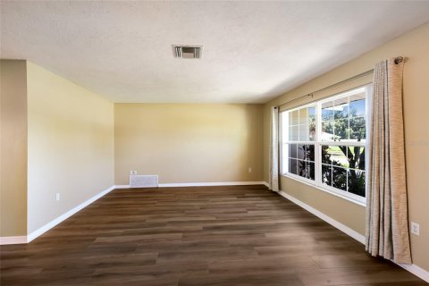 Villa ou maison à vendre à Sarasota, Floride: 2 chambres, 164.44 m2 № 2418566 - photo 8