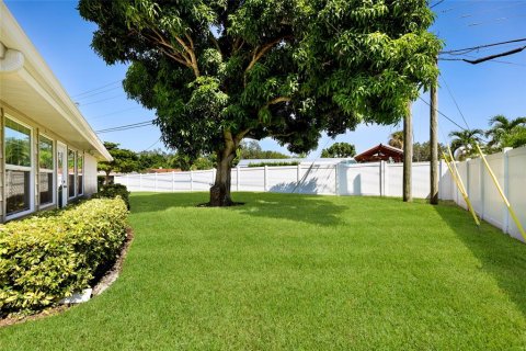 Villa ou maison à vendre à Sarasota, Floride: 2 chambres, 164.44 m2 № 2418566 - photo 30