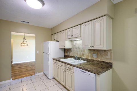 Villa ou maison à vendre à Sarasota, Floride: 2 chambres, 164.44 m2 № 2418566 - photo 17