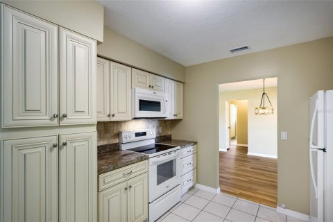 Villa ou maison à vendre à Sarasota, Floride: 2 chambres, 164.44 m2 № 2418566 - photo 16