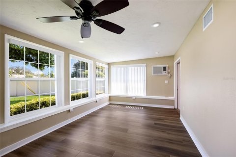 Villa ou maison à vendre à Sarasota, Floride: 2 chambres, 164.44 m2 № 2418566 - photo 13