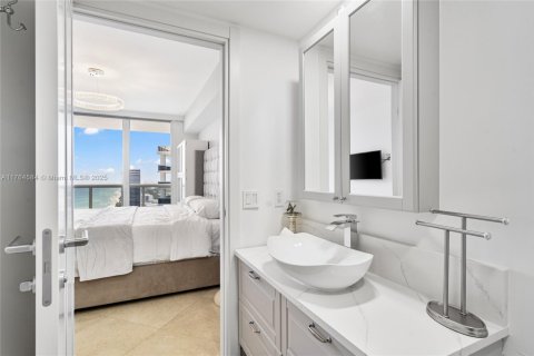 Copropriété à louer à Hallandale Beach, Floride: 3 chambres, 155.61 m2 № 1698868 - photo 26