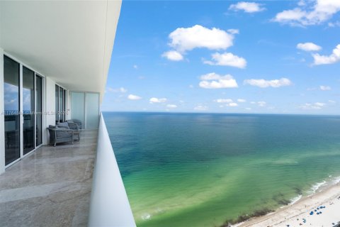 Copropriété à louer à Hallandale Beach, Floride: 3 chambres, 155.61 m2 № 1698868 - photo 3