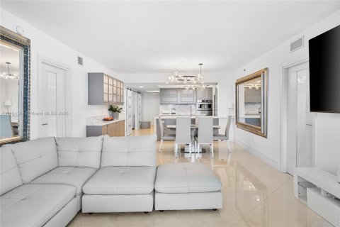Copropriété à louer à Hallandale Beach, Floride: 3 chambres, 155.61 m2 № 1698868 - photo 9