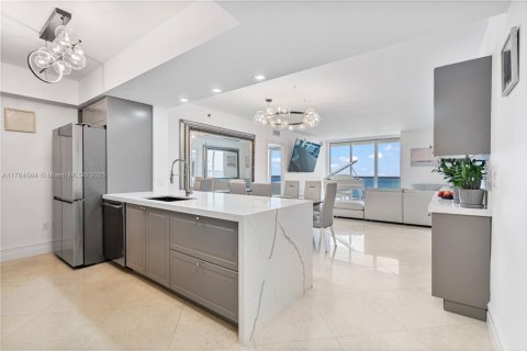 Copropriété à louer à Hallandale Beach, Floride: 3 chambres, 155.61 m2 № 1698868 - photo 12