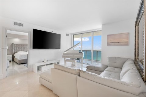 Copropriété à louer à Hallandale Beach, Floride: 3 chambres, 155.61 m2 № 1698868 - photo 10