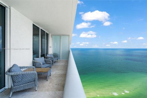 Copropriété à louer à Hallandale Beach, Floride: 3 chambres, 155.61 m2 № 1698868 - photo 2