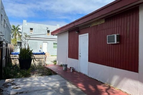 Commercial property in Miami, Florida 218.69 sq.m. № 1871882 - photo 3