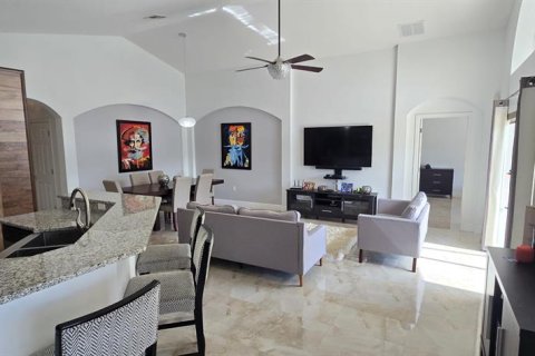 House in Davenport, Florida 4 bedrooms, 170.01 sq.m. № 1883214 - photo 8