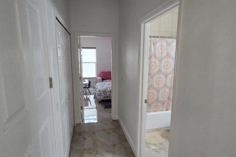House in Davenport, Florida 4 bedrooms, 170.01 sq.m. № 1883214 - photo 3