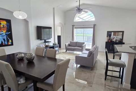 House in Davenport, Florida 4 bedrooms, 170.01 sq.m. № 1883214 - photo 6