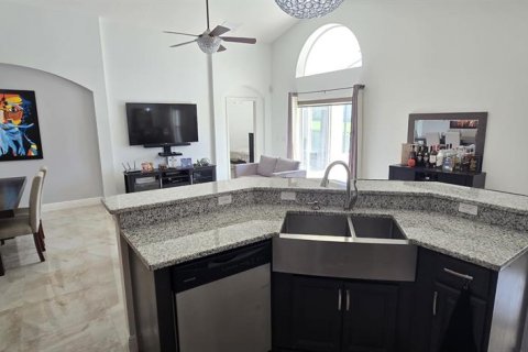 House in Davenport, Florida 4 bedrooms, 170.01 sq.m. № 1883214 - photo 4