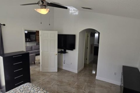House in Davenport, Florida 4 bedrooms, 170.01 sq.m. № 1883214 - photo 5