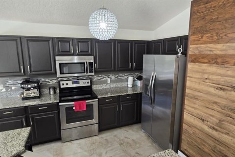 House in Davenport, Florida 4 bedrooms, 170.01 sq.m. № 1883214 - photo 9