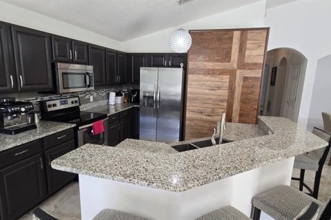 House in Davenport, Florida 4 bedrooms, 170.01 sq.m. № 1883214 - photo 7