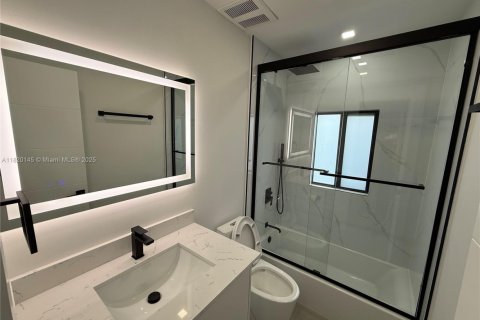 House in Miami, Florida 3 bedrooms, 118.17 sq.m. № 1784055 - photo 5