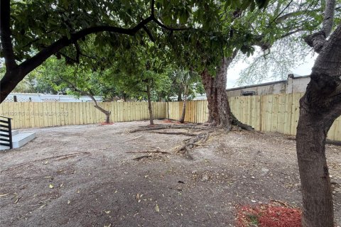 House in Miami, Florida 3 bedrooms, 118.17 sq.m. № 1784055 - photo 13