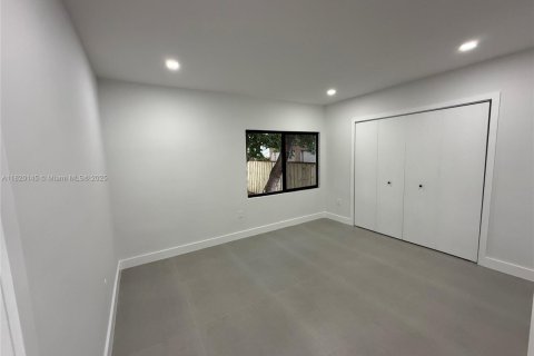 House in Miami, Florida 3 bedrooms, 118.17 sq.m. № 1784055 - photo 8