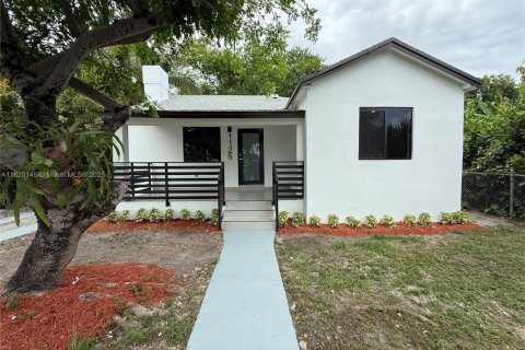 House in Miami, Florida 3 bedrooms, 118.17 sq.m. № 1784055 - photo 1