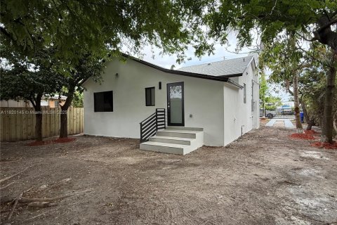 House in Miami, Florida 3 bedrooms, 118.17 sq.m. № 1784055 - photo 11