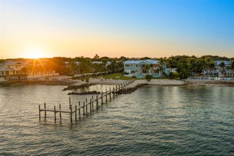 Casa en venta en Islamorada, Village of Islands, Florida, 6 dormitorios, 705.13 m2 № 2040182 - foto 2