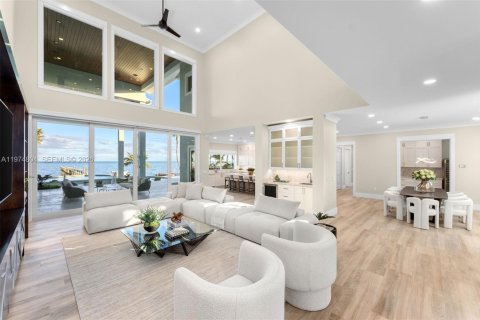 Casa en venta en Islamorada, Village of Islands, Florida, 6 dormitorios, 705.13 m2 № 2040182 - foto 8