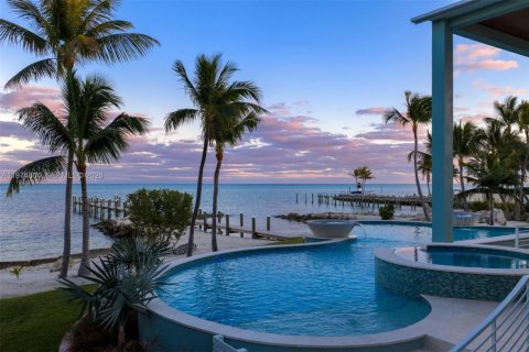 Casa en venta en Islamorada, Village of Islands, Florida, 6 dormitorios, 705.13 m2 № 2040182 - foto 3