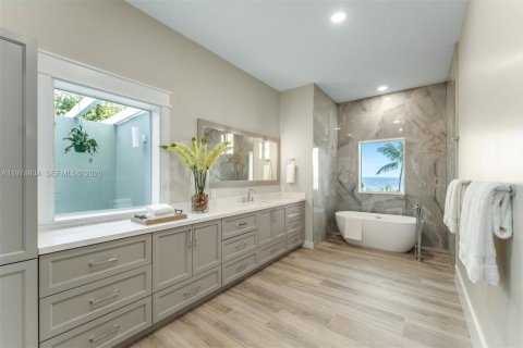 Casa en venta en Islamorada, Village of Islands, Florida, 6 dormitorios, 705.13 m2 № 2040182 - foto 28