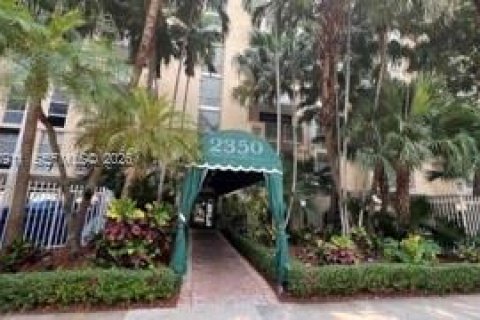 Condo in North Miami, Florida, 1 bedroom  № 2061579 - photo 16