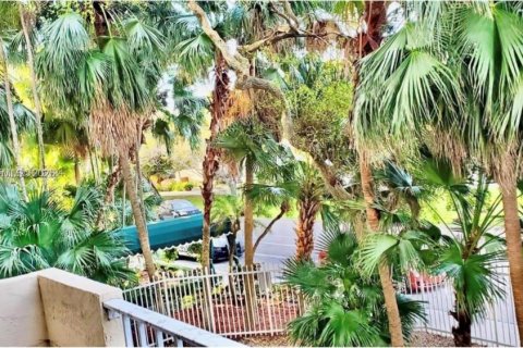 Condo in North Miami, Florida, 1 bedroom  № 2061579 - photo 21