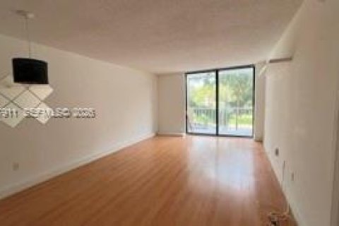 Condo in North Miami, Florida, 1 bedroom  № 2061579