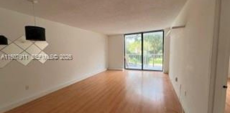 Condo in North Miami, Florida, 1 bedroom  № 2061579