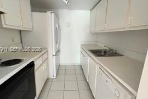 Condo in North Miami, Florida, 1 bedroom  № 2061579 - photo 8