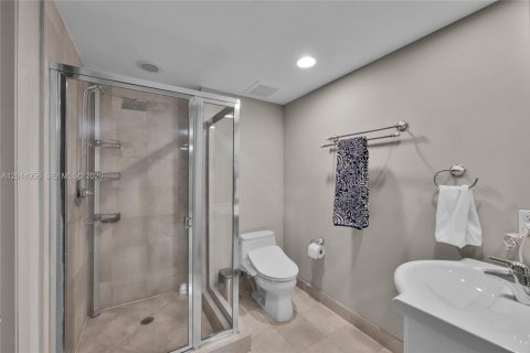 Condo in Hallandale Beach, Florida, 3 bedrooms № 2145714 - photo 22