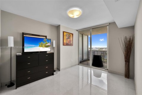 Condo in Hallandale Beach, Florida, 3 bedrooms № 2145714 - photo 24