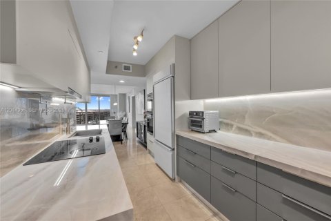 Condo in Hallandale Beach, Florida, 3 bedrooms № 2145714 - photo 5
