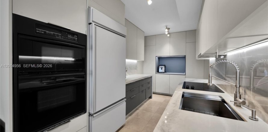 Condo in Hallandale Beach, Florida, 3 bedrooms № 2145714