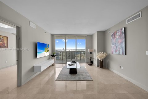Condo in Hallandale Beach, Florida, 3 bedrooms № 2145714 - photo 11