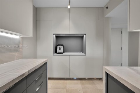 Condo in Hallandale Beach, Florida, 3 bedrooms № 2145714 - photo 6