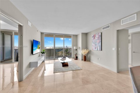 Condo in Hallandale Beach, Florida, 3 bedrooms № 2145714 - photo 9
