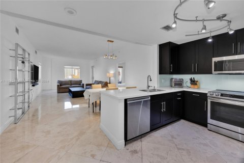 Condo in Coral Gables, Florida, 2 bedrooms  № 1445374 - photo 16