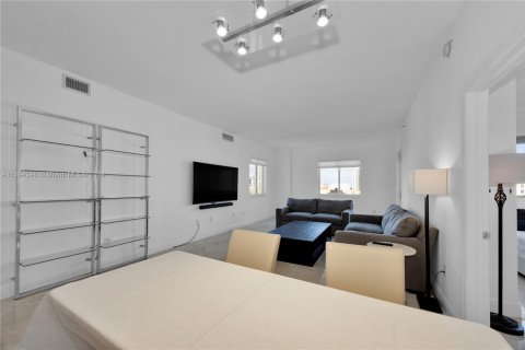 Condo in Coral Gables, Florida, 2 bedrooms  № 1445374 - photo 19